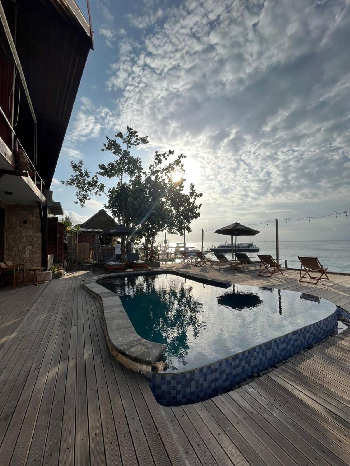 Kuldesak Front & Bar Villa Batununggul