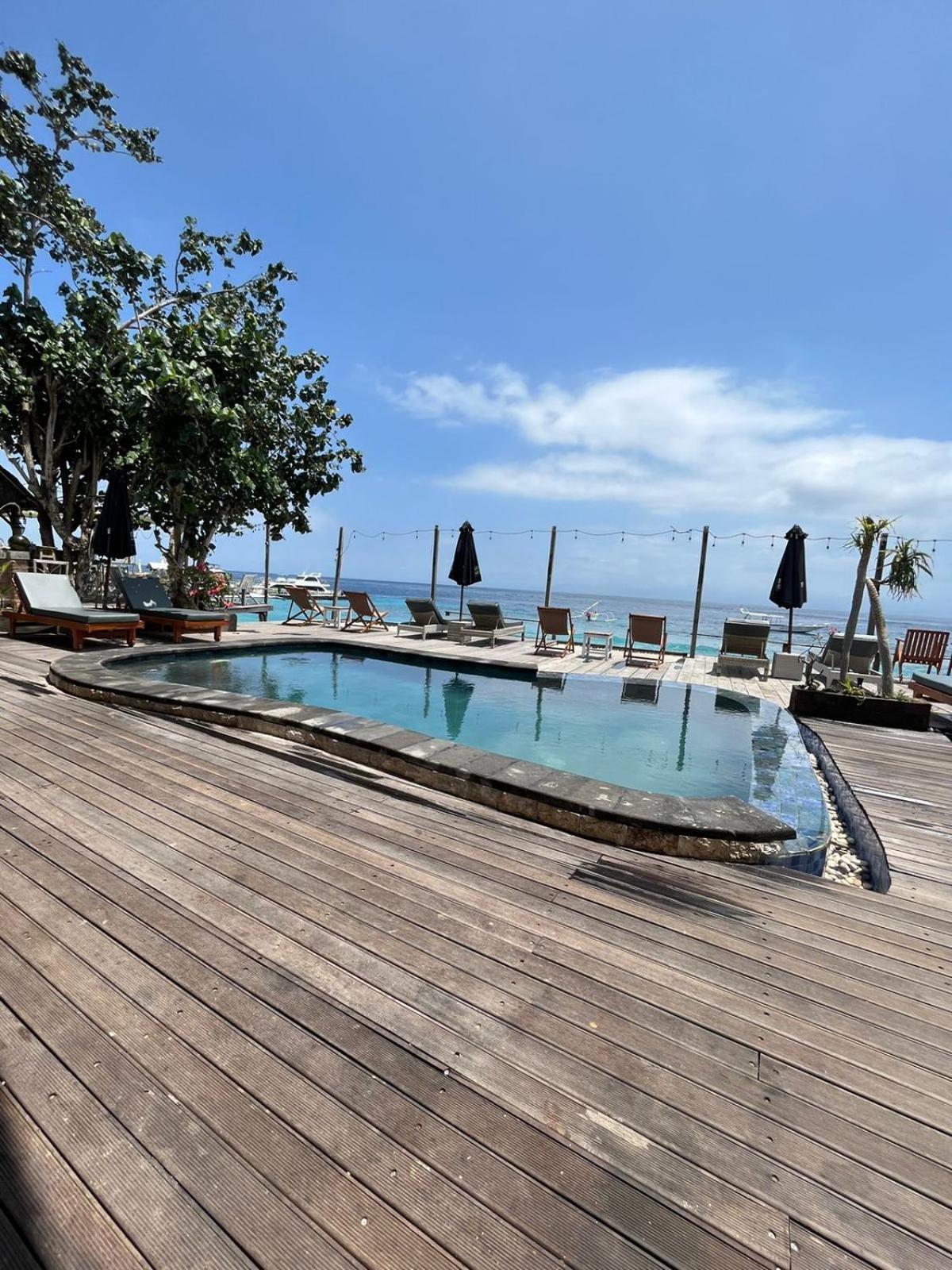 Villa Kuldesak Front & Bar