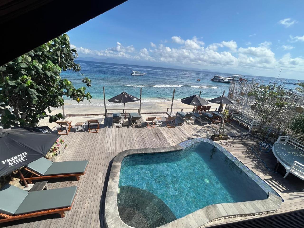 Kuldesak Front & Bar Villa Batununggul